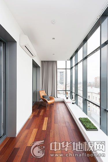 陽臺棕色實木地板裝修效果圖   強化復合木地板圖片